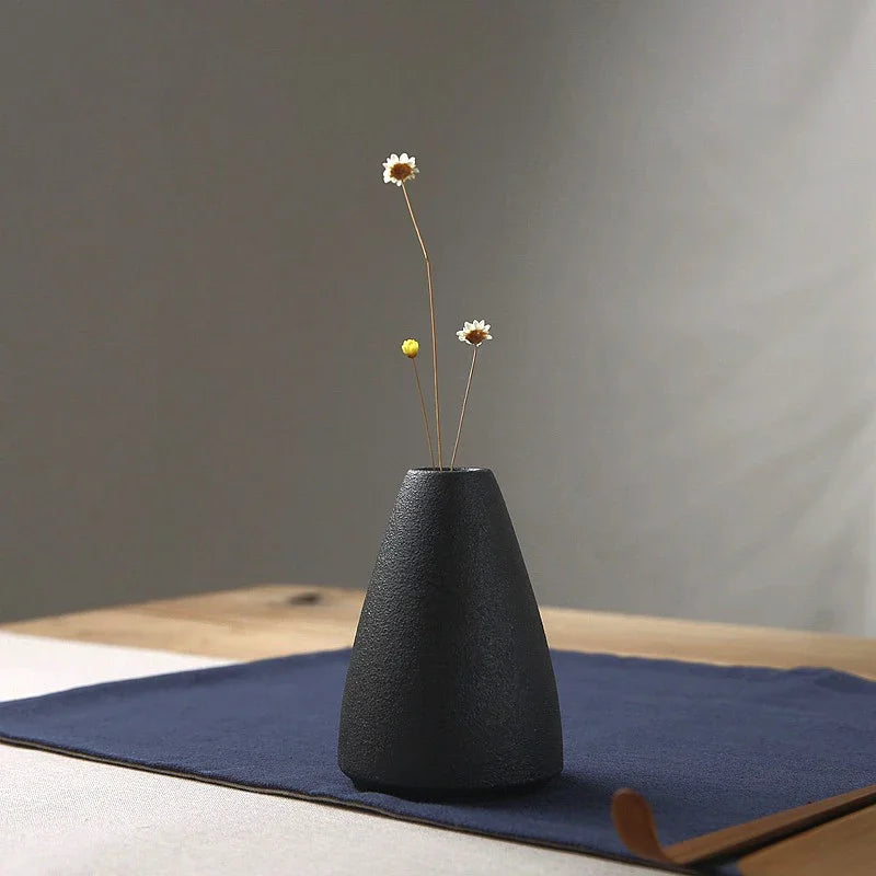 Black Ceramic Small Vase Home Decoration Crafts Tabletop Ornament Simplicity Japanese-style Decoration - mysticpandora